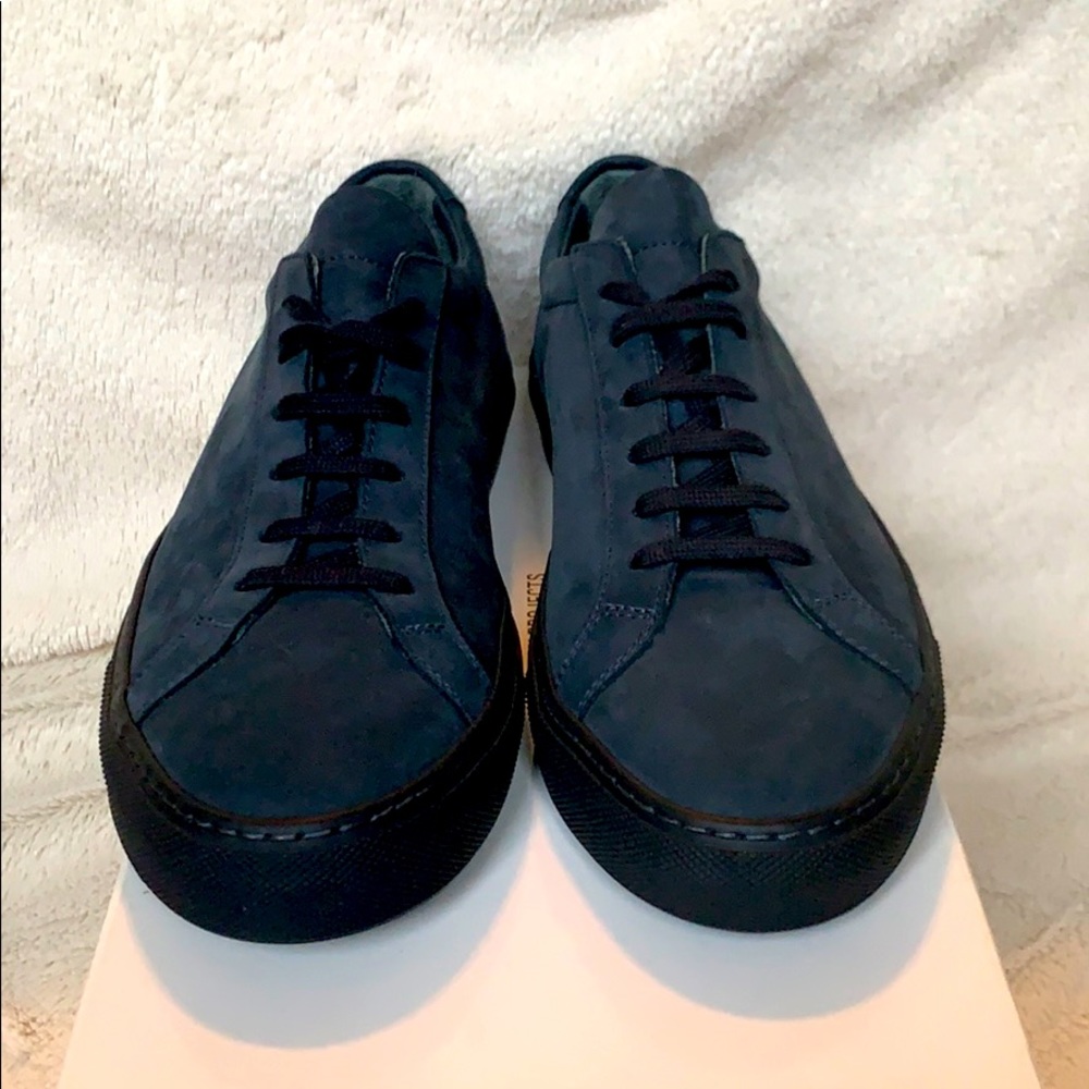Common Projects Achilles Low in Nabuk Navy 41